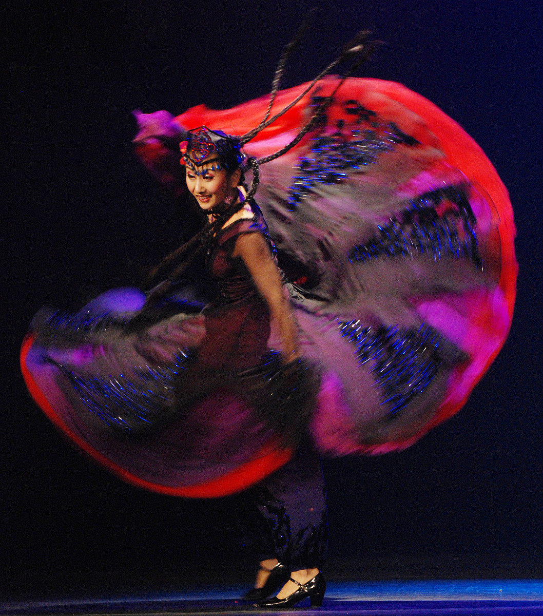 2007年 11月 3日 , 贵阳 , 中国 舞蹈 最高 奖 第六届 " 荷花 奖 " 民