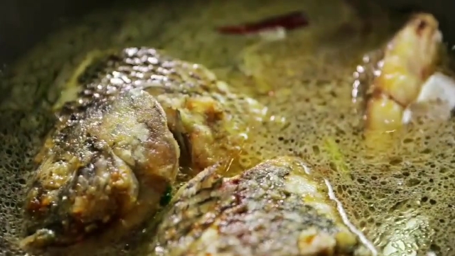 铁锅炖鱼贴饼子