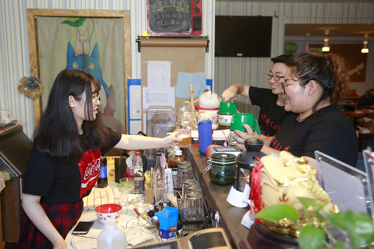 偶像周边新玩法！化妆品公司携手后援会打造专属限量版