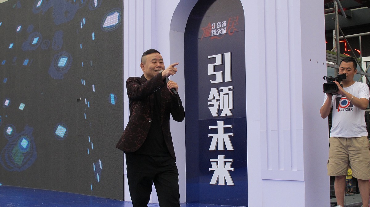 活动开场白：热烈欢迎各位嘉宾！