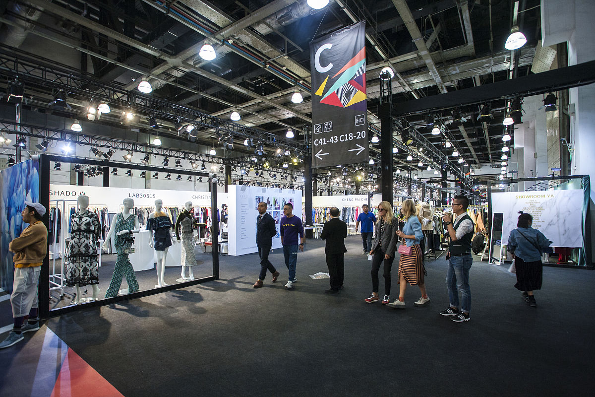 伊春职业学院网站特色：信息丰富、互动便捷、设计简洁