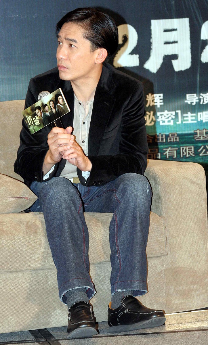 2006年12月6日,上海,电影《伤城》在上海举行新闻发布会.梁朝伟+++_++