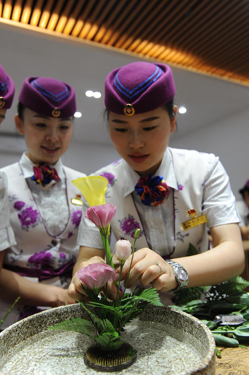 成都铁路学校3+2乘务专业毕业分配工作吗？就业情况分析