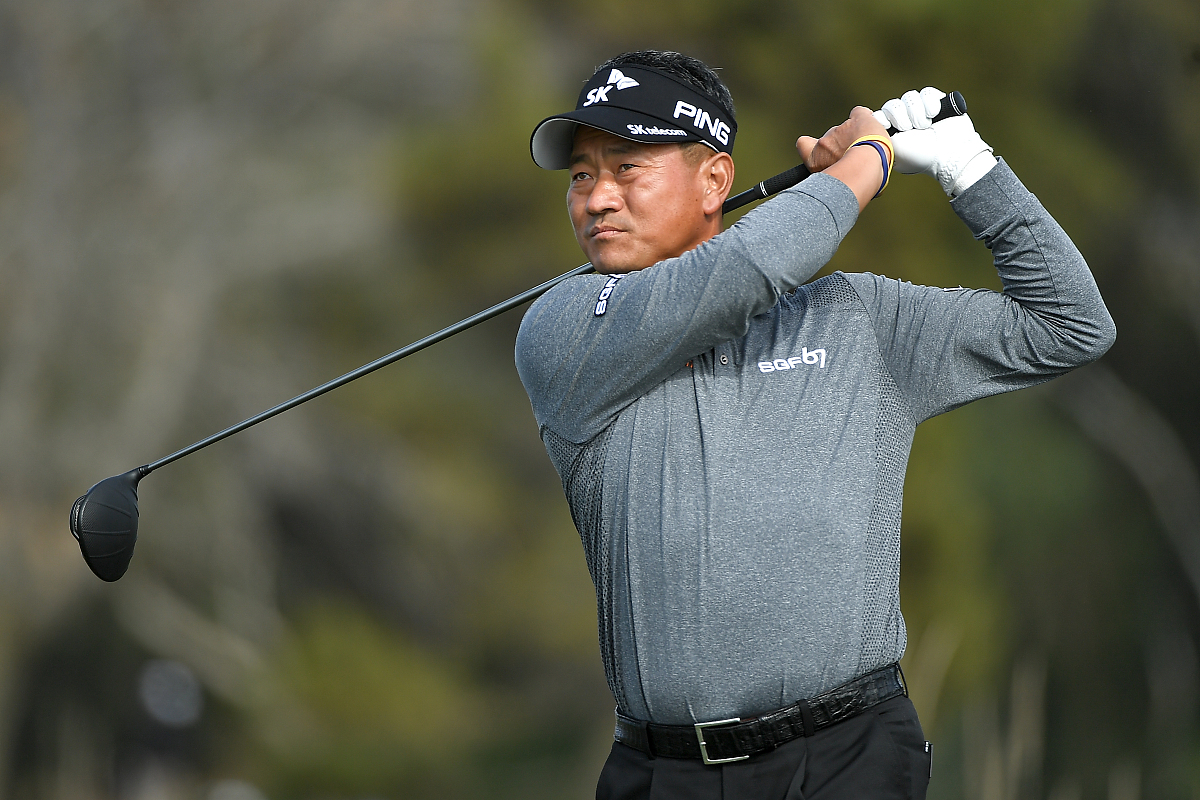 ***_***san diego, ca - january 25:   k.j. choi of korea plays hi