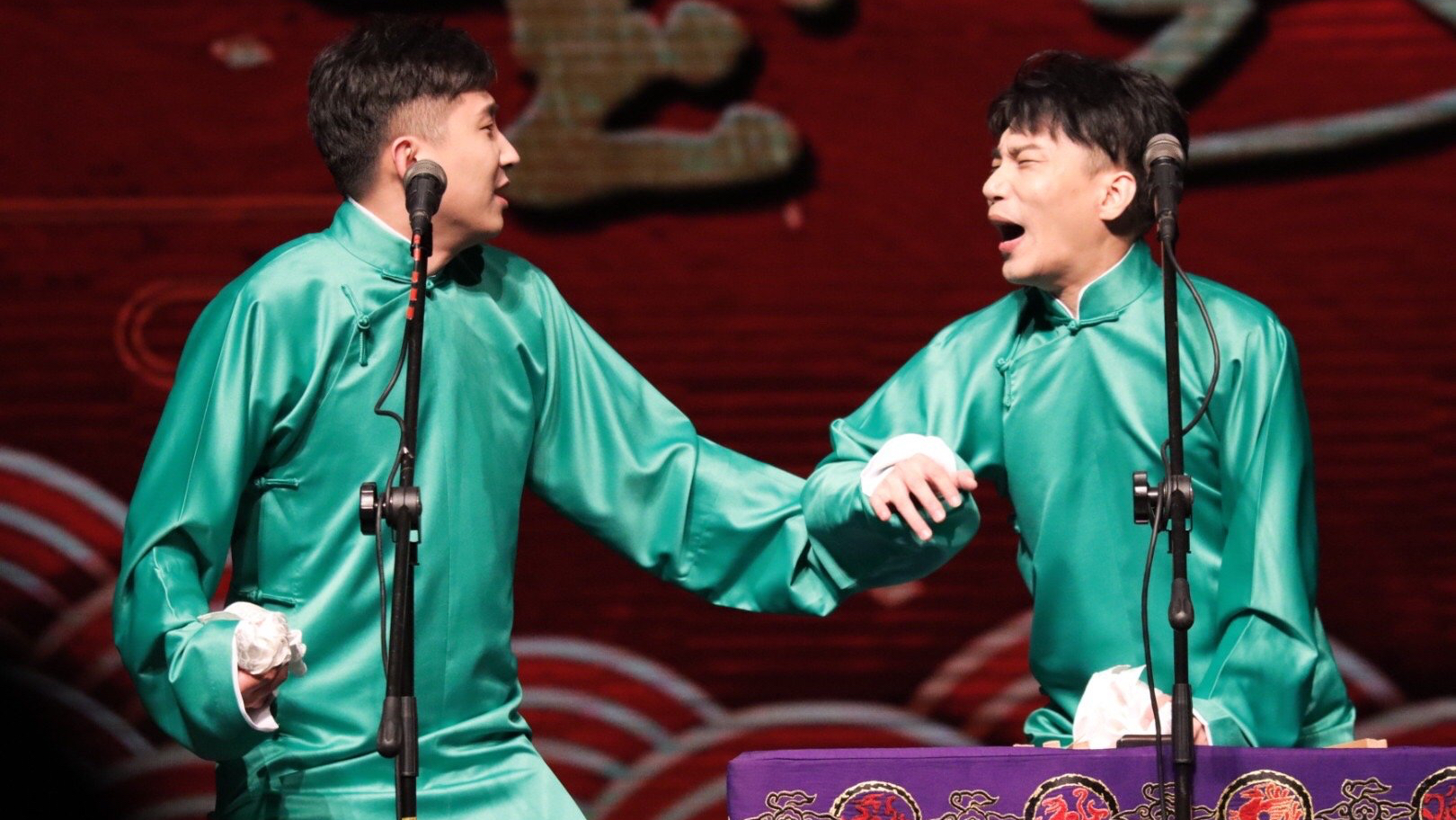 尚九熙和九华走上了更大的舞台,看到那么多人的支持,忍不住落泪