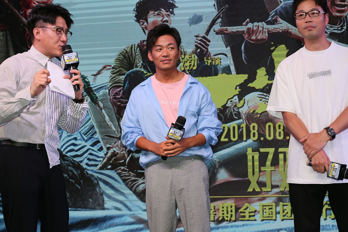 王宝强自己作为导演也作为主演的影片《八角笼中》今天正在上映对于他而言这是一部很重要的影片因为它可以帮助他走出第一次当导演时因《大闹天竺》而失败的阴霾。