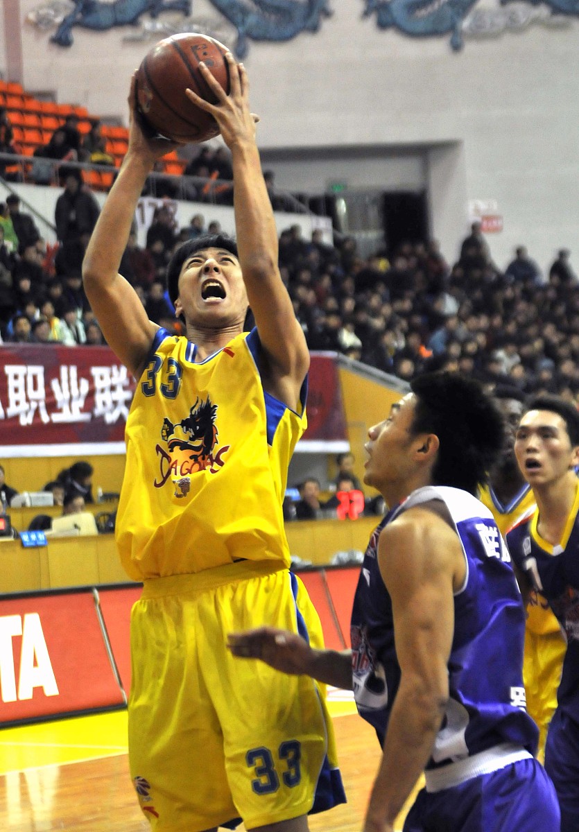 校区运动会班级友谊赛策划案：篮球、羽毛球、乒乓球燃情对决！