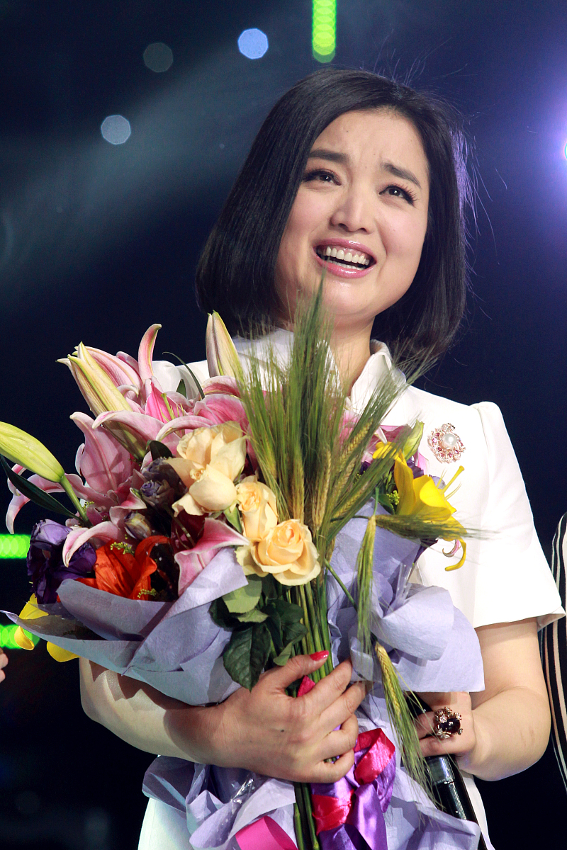 我要用这支笔蘸上最美丽的颜料画出我对母亲的感激和爱写首诗