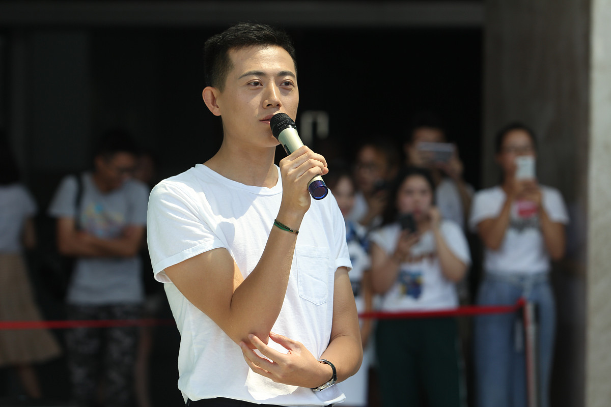 2017年8月10日,湖北武汉,治愈系作家,"最小说"作者安东尼携作品《绿: