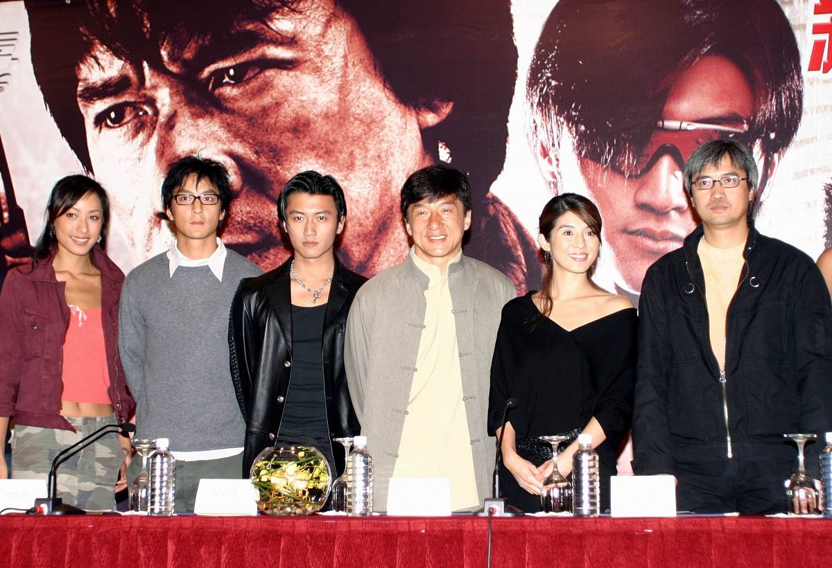 2004年9月20日,《新警察故事》在上海举行了新闻发布会及电影首映礼.