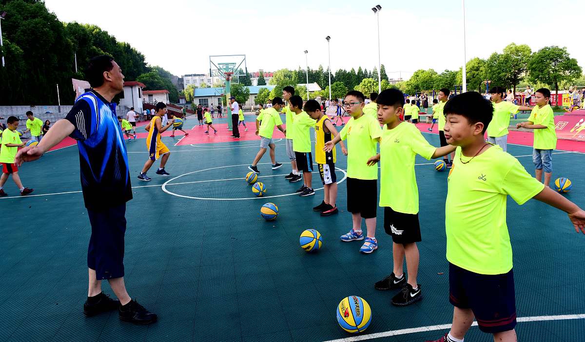 运动会上，实心球化作流星！