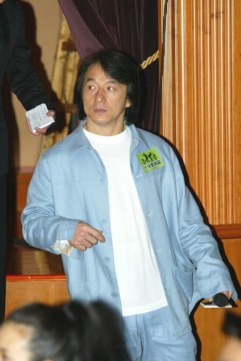 冯德伦导演处女作《大佬爱美丽》于2004年4月3日晚上假会展中心举行首