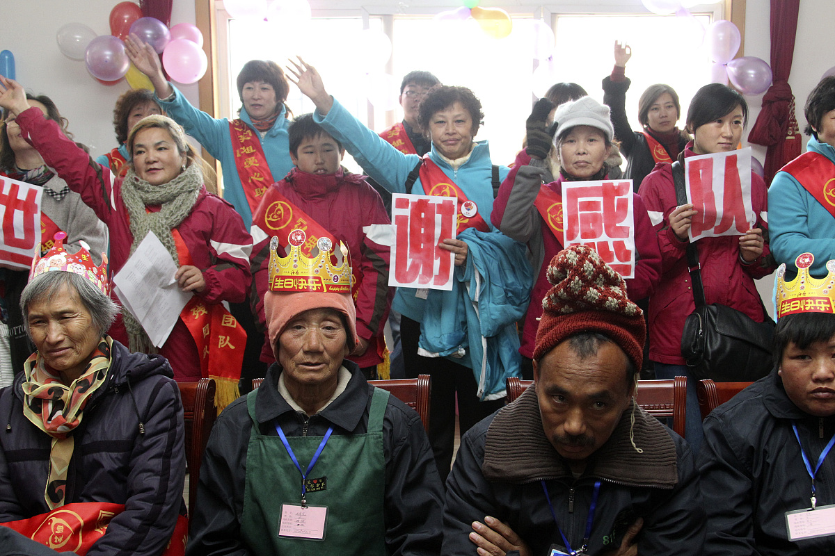 ***_***2012年12月2日,山东青岛,为迎接即将到来的"世界残疾人日",记