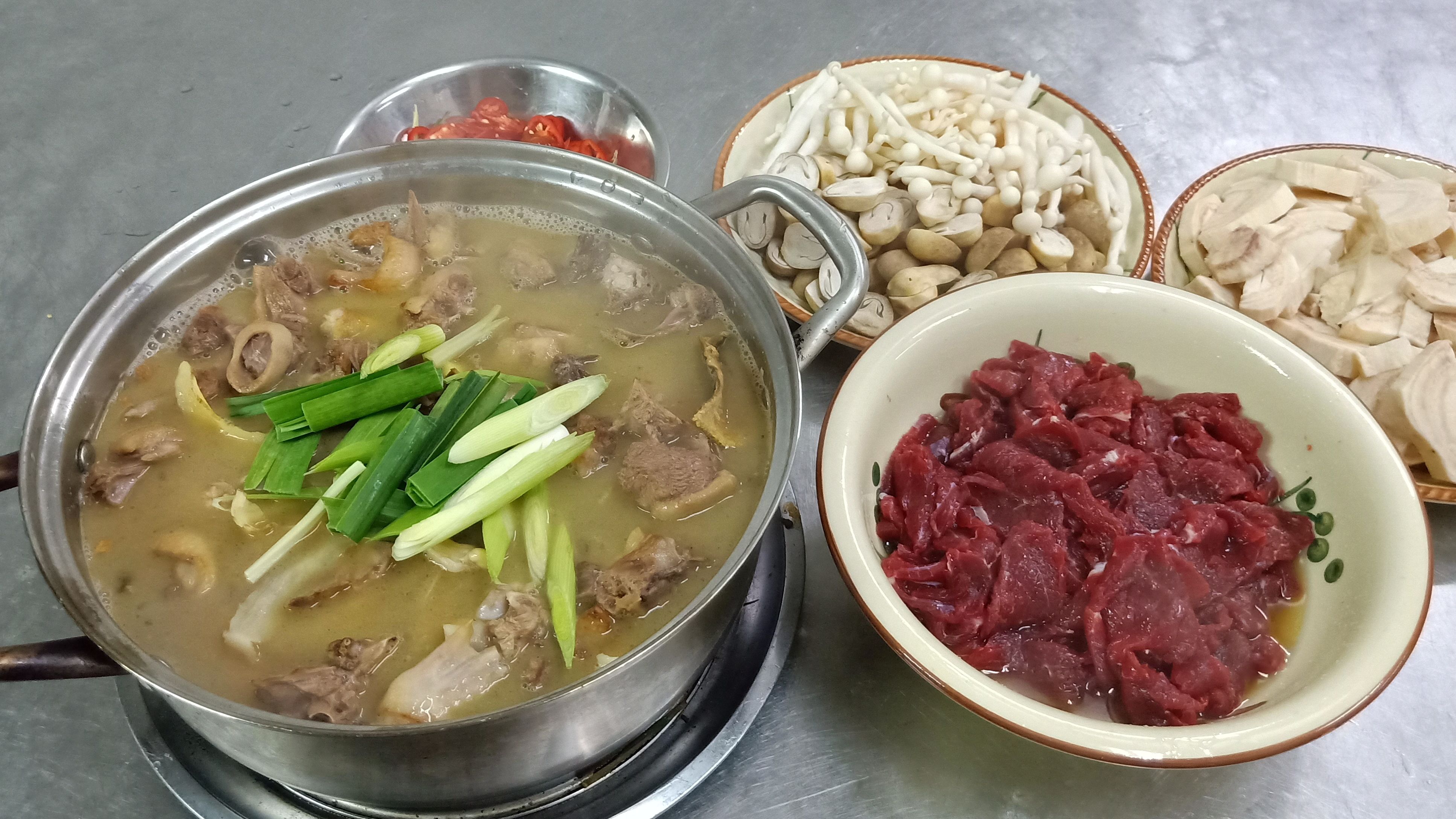 吃的美味:广东人打边炉最高境界“姬松茸青头鸭”汤鲜香浓回味