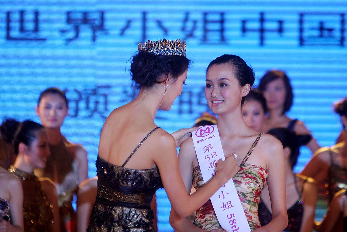 2008年7月31日,广州番禺,第58届世界小姐评选中国总决赛颁奖举行.来自