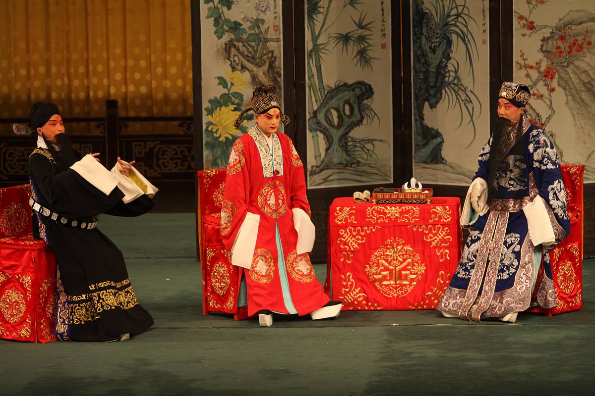 周瑜死时诸葛亮曾失声痛哭诸葛亮死的时候周瑜一点表示也没有。说明周瑜为人处世很冷漠吗