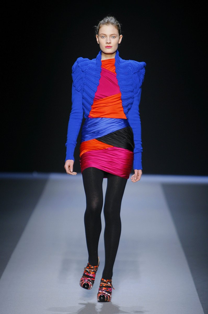 2009年3月9日讯,巴黎,09 巴黎时装周(秋冬).emanuel ungaro 品牌秀场.