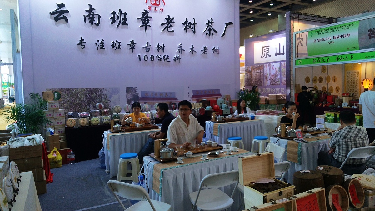 编写照本堂茶博会签约经销商新闻地点： 杭州国际博览中心第五届中国国际茶叶博览会约宁一家 浙江一家 江西一家不少于三百字查重不能太高