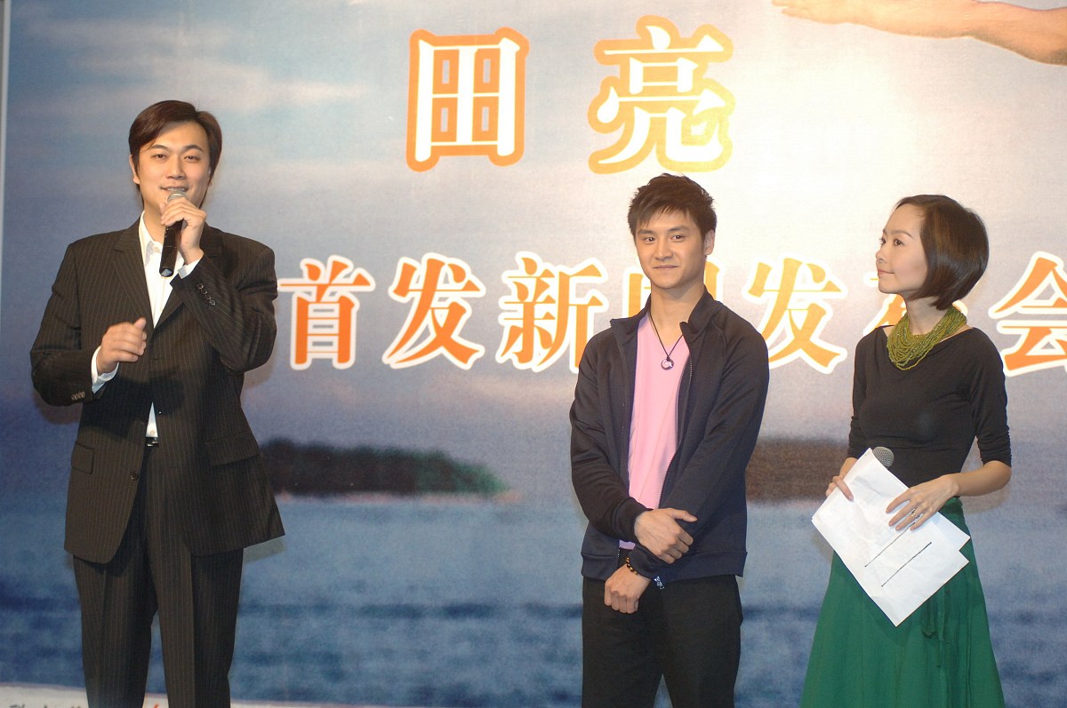 2006年3月16日,北京,奥运跳水冠军田亮推出自传新书《最亮的十米》.++
