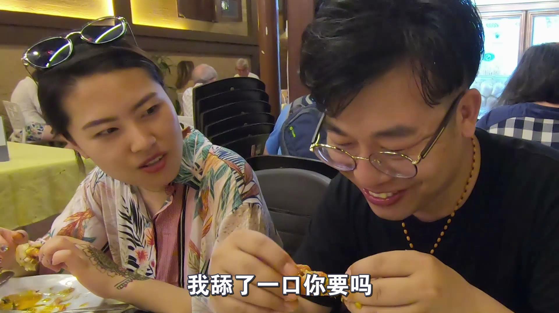 兰卡威排名第一的海鲜馆,4人花了近700块,奶油老虎虾比脸还大