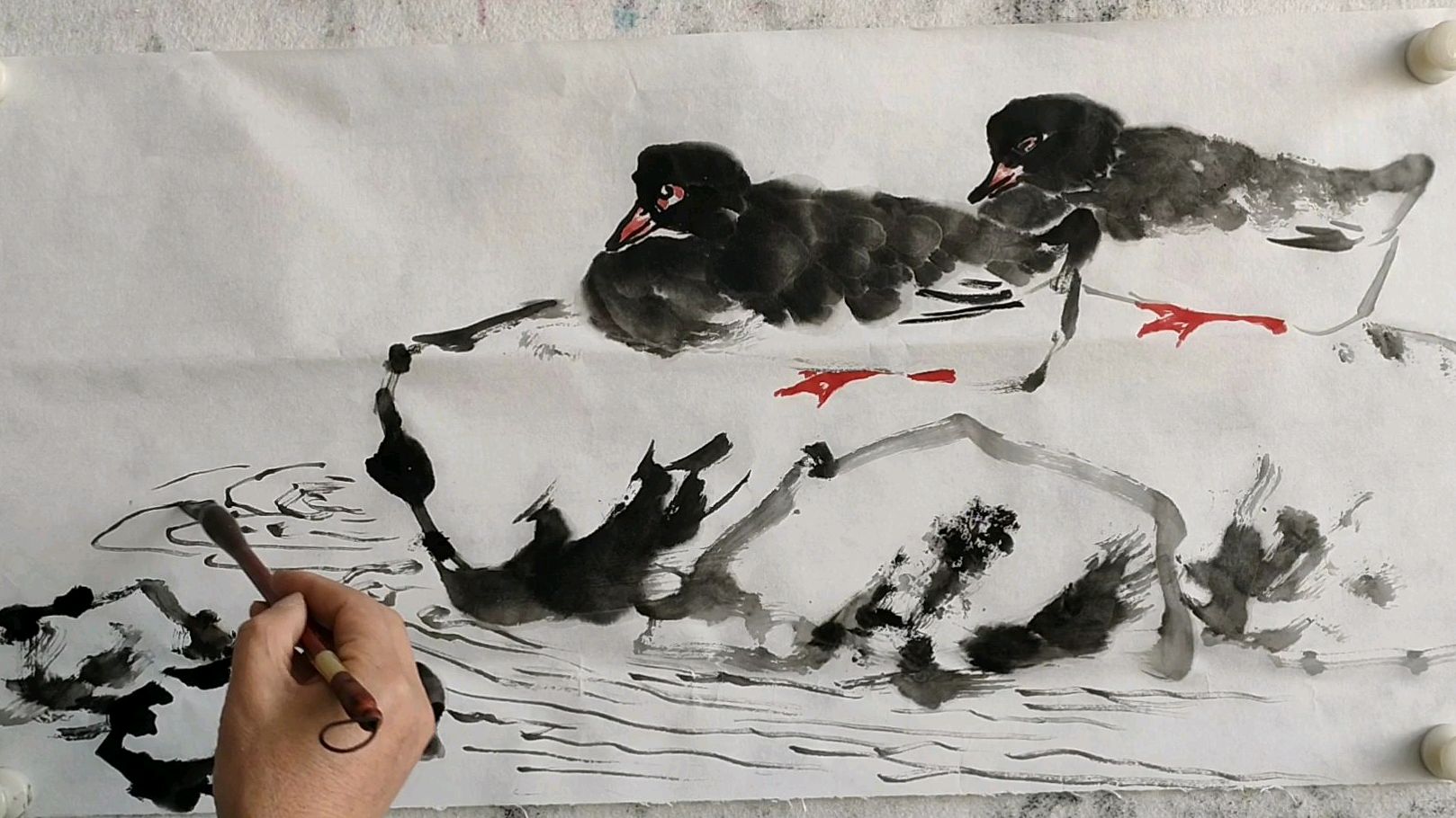 著名花鸟画画家朱知非老师现场示范鸭子的画法,简单易学。