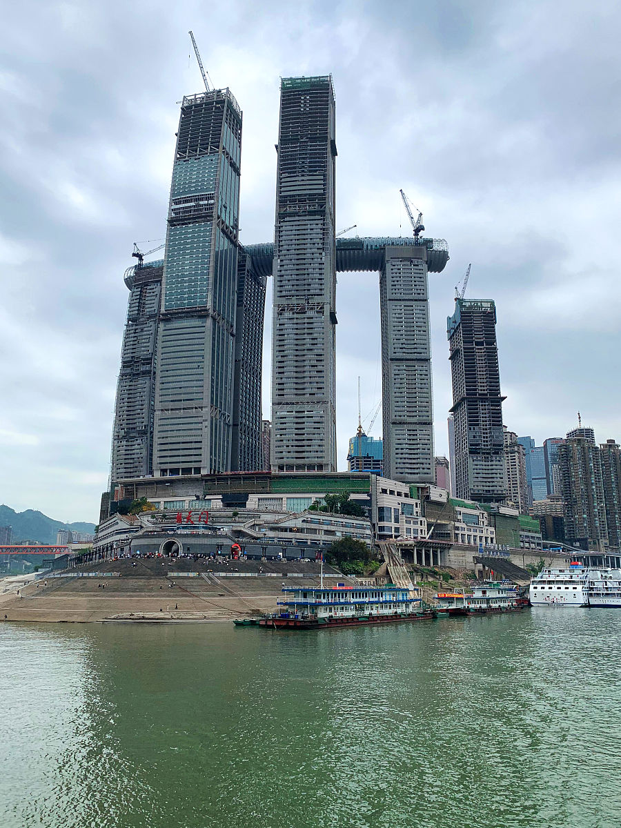 2019年04月14日,重庆.图为重庆新地标建筑来福士广场.