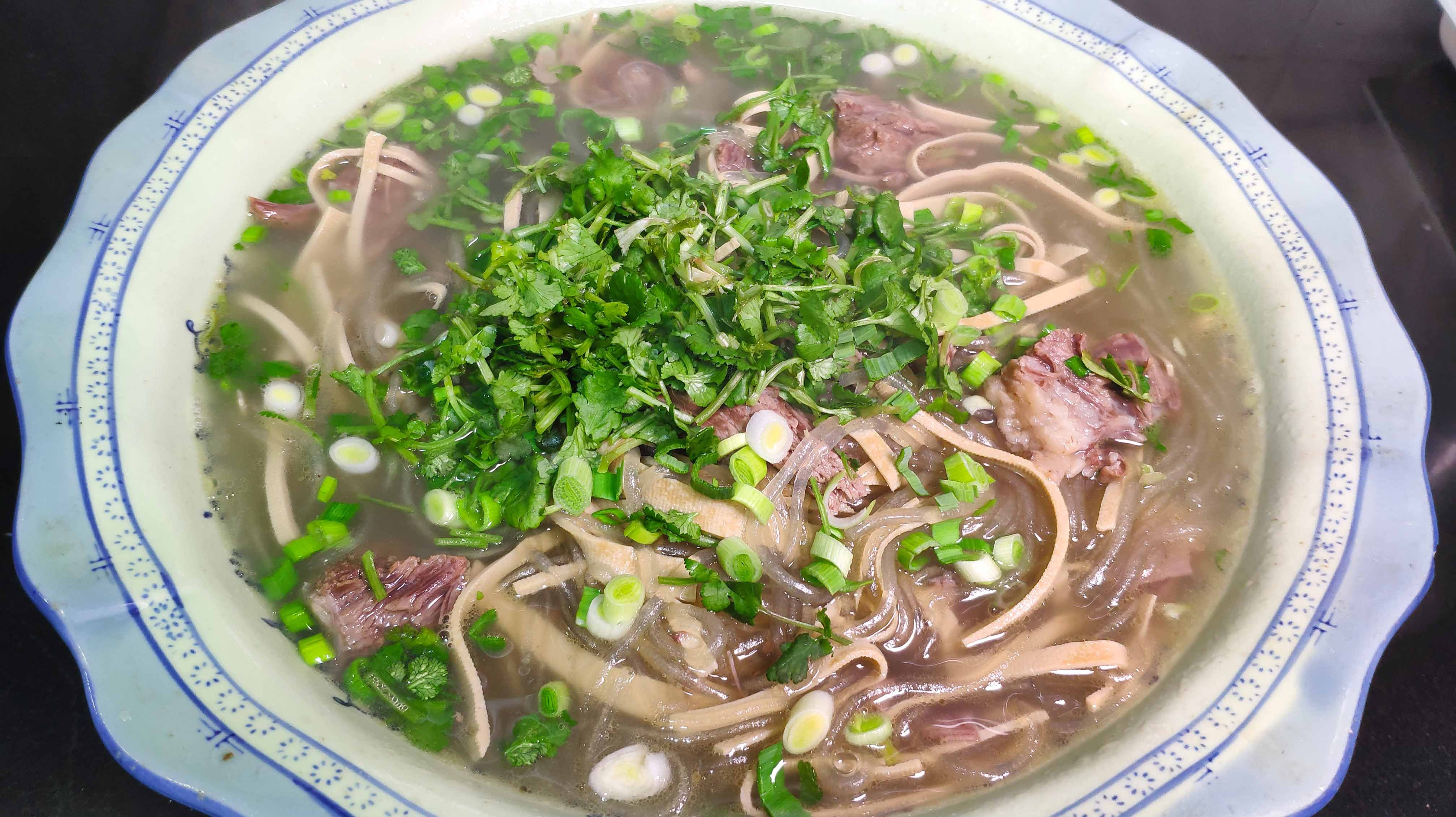 想吃淮南牛肉汤不用去饭店了,老刘教你在家做,汤鲜肉嫩真得劲!