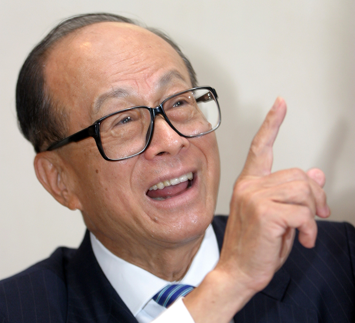 李嘉诚：一位成功的企业家和慈善家