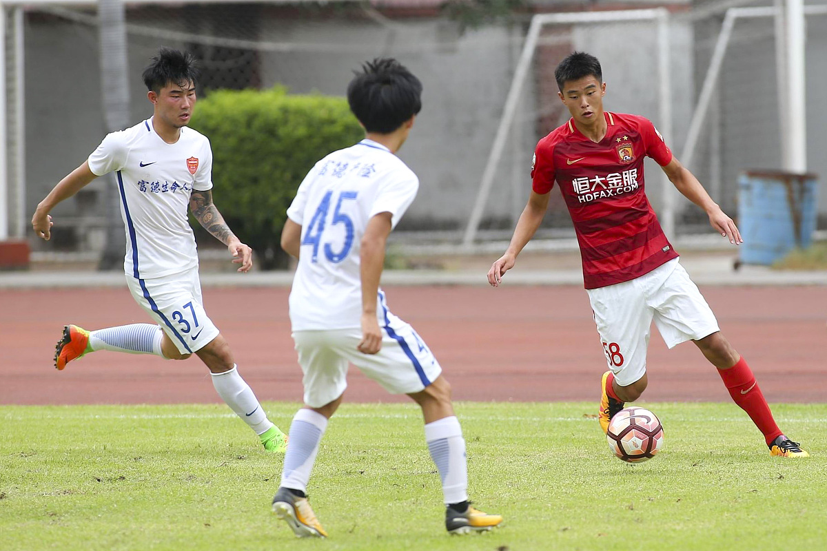 假设你是一名公司的秘书需要根据员工的问题以及客服人员的回答来编写案例库文档。下面是一段员工和客服的对话员工问：进预备队后绩效怎么打？ 客服答您好预备队员2020年度绩效考核评价方案如下：考核关系1在队考核考核责任部门各分队岗位群预备池需综合学员原部门考核周期内责任贡献评价意见以及在队期间表现进行评议。2在队时间较短11月15日后入队含当天学员委托回原部门入队前部门。但预备队人员考核单列不占部门考