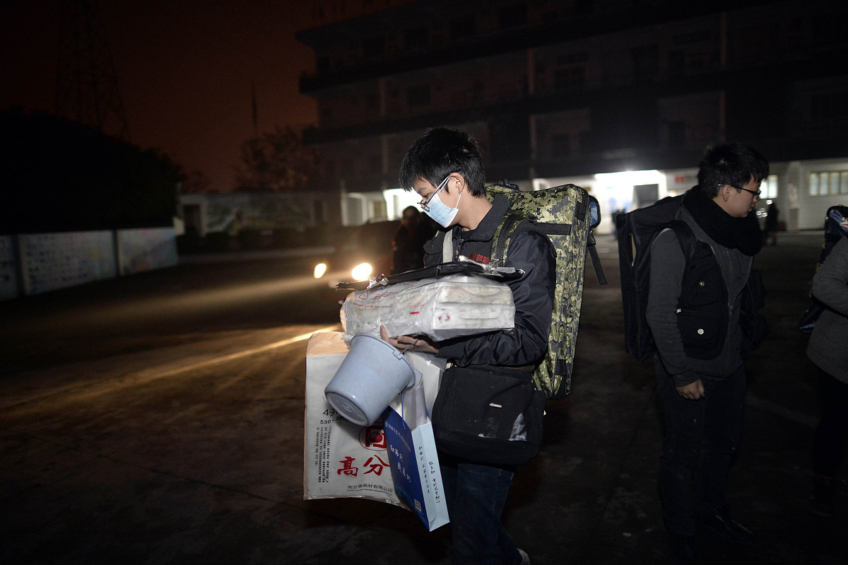 2014年12月14日,重庆,记者连续多日深入艺考速成班,跟踪采访了美术艺