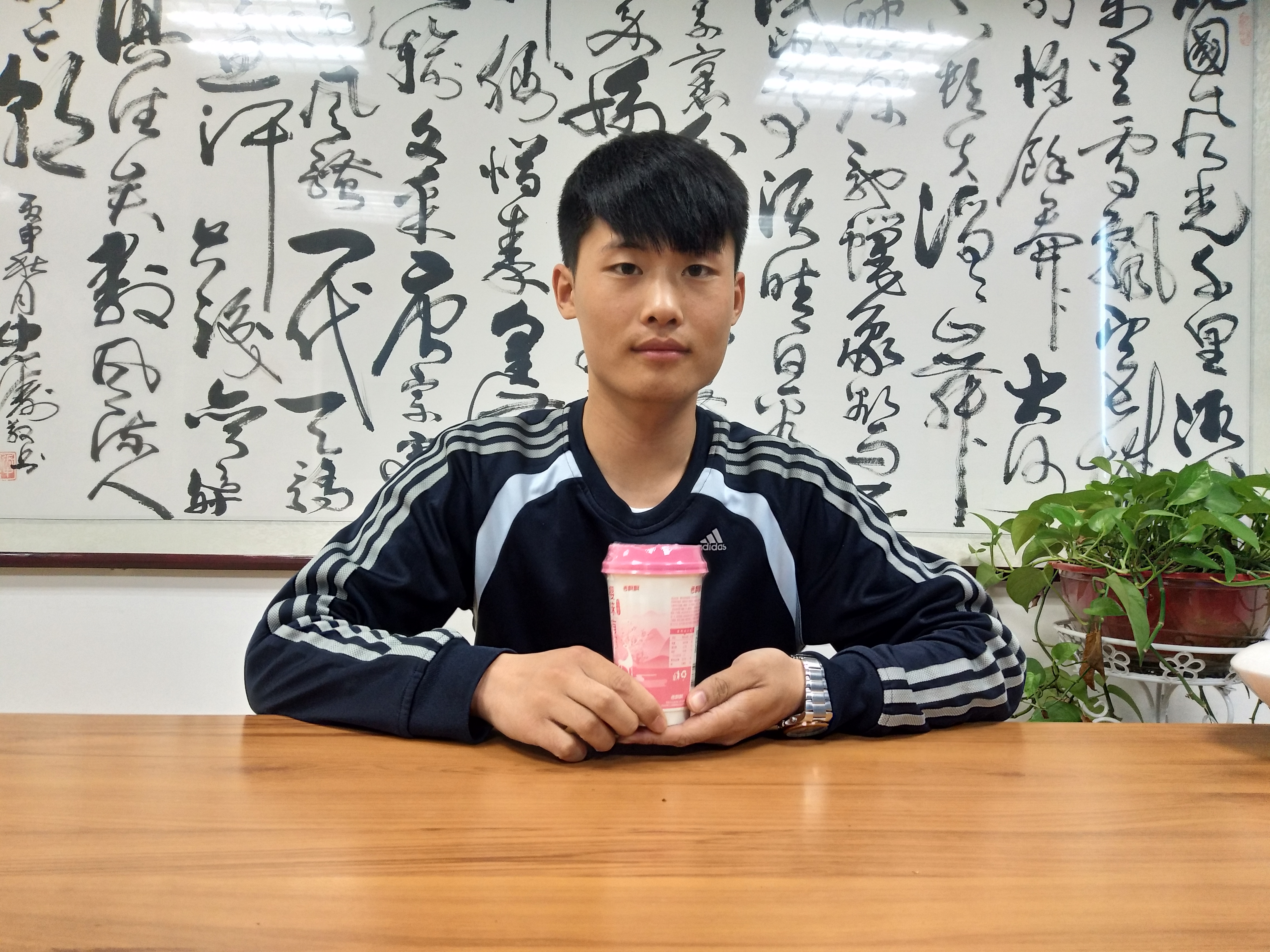 试喝香飘飘樱花限定版,这是我喝过最贵的,仿佛来到武汉赏樱花