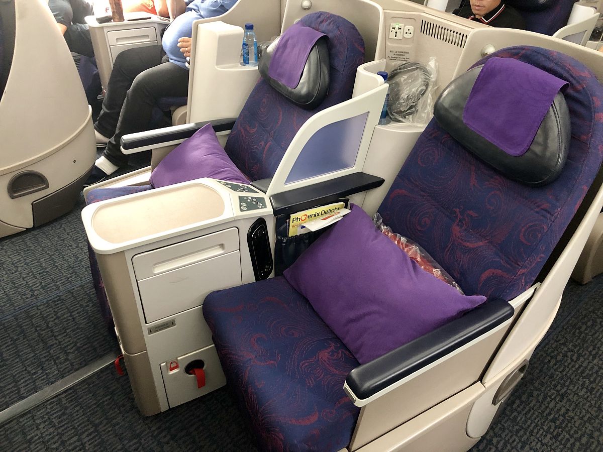 重庆市航空专修学院招生要求：学历、身体条件及其他