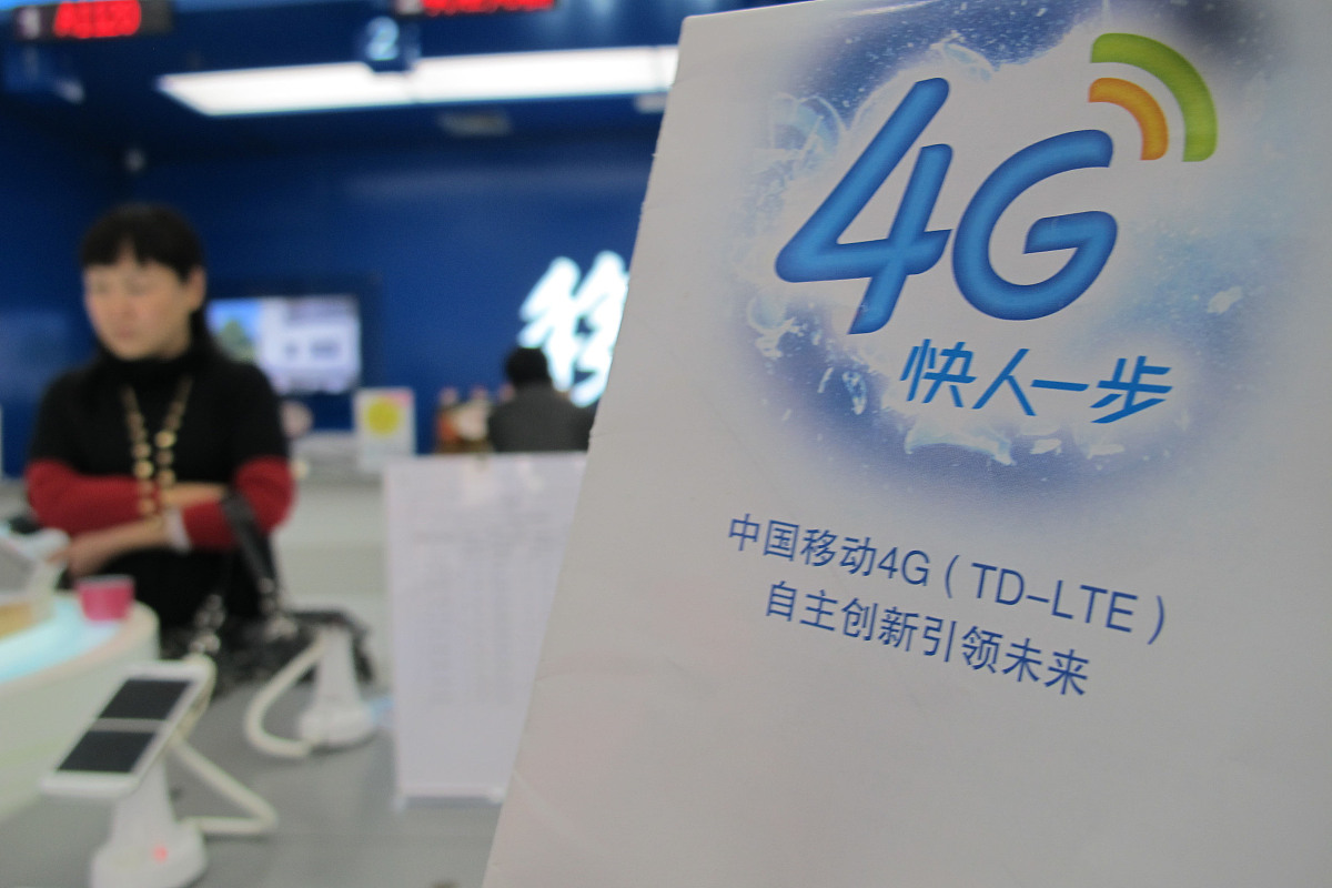 5G消息结合政务热线12345提高政府办事效率为民提供手机线上便民服务项目实际落地的方案目前的12345政务热线是以专网的形式为政府12345话务人员接电并进行后台办件流转等工作效率比较低挤占人工人本过高5G消息是一种消息即服务且自带聊天机器人5G消息可以根据用户的想法和需求进行卡片式、多媒体式的消息回复每次回复的消息形式多元真正做到千人千面的效果5G消息使用消息中的按钮实时与用户进行交