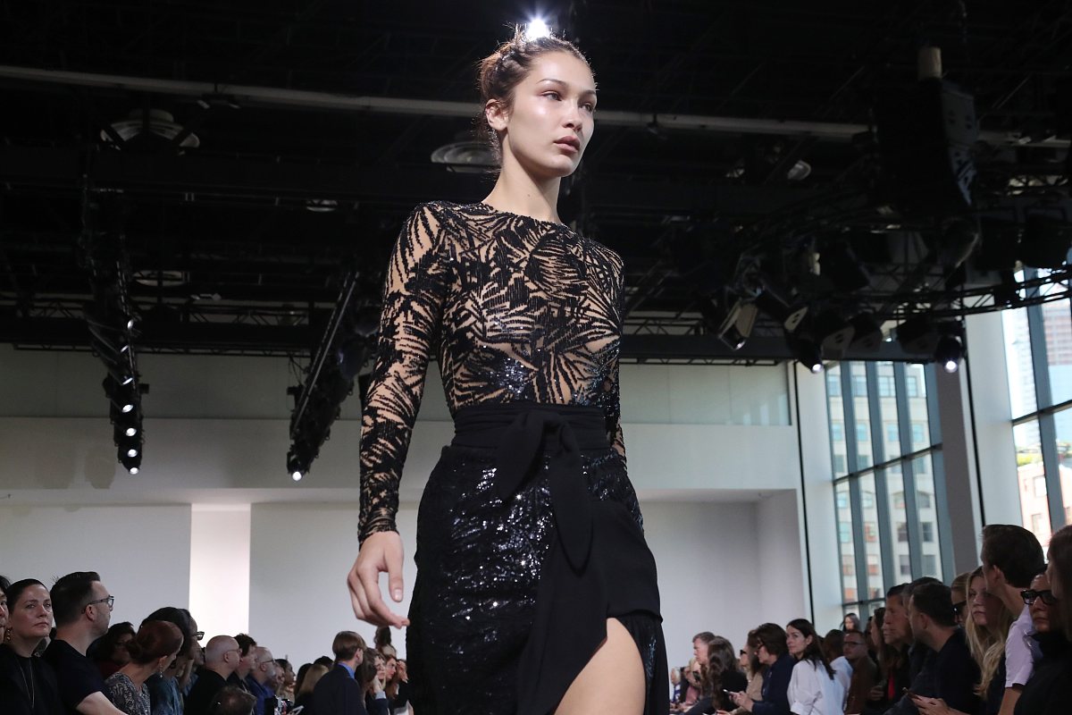 当地时间2017年9月13日,美国纽约,2018春夏纽约时装周:michael kors 