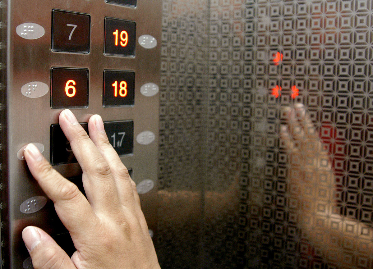 2007年7月20日,贵州省贵阳市团市委,市残联发出倡议,呼吁全市医院,行
