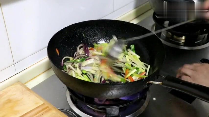 荞面最好吃的做法,荞面煎饼这样做比炒面还好吃,一次3碗不够吃