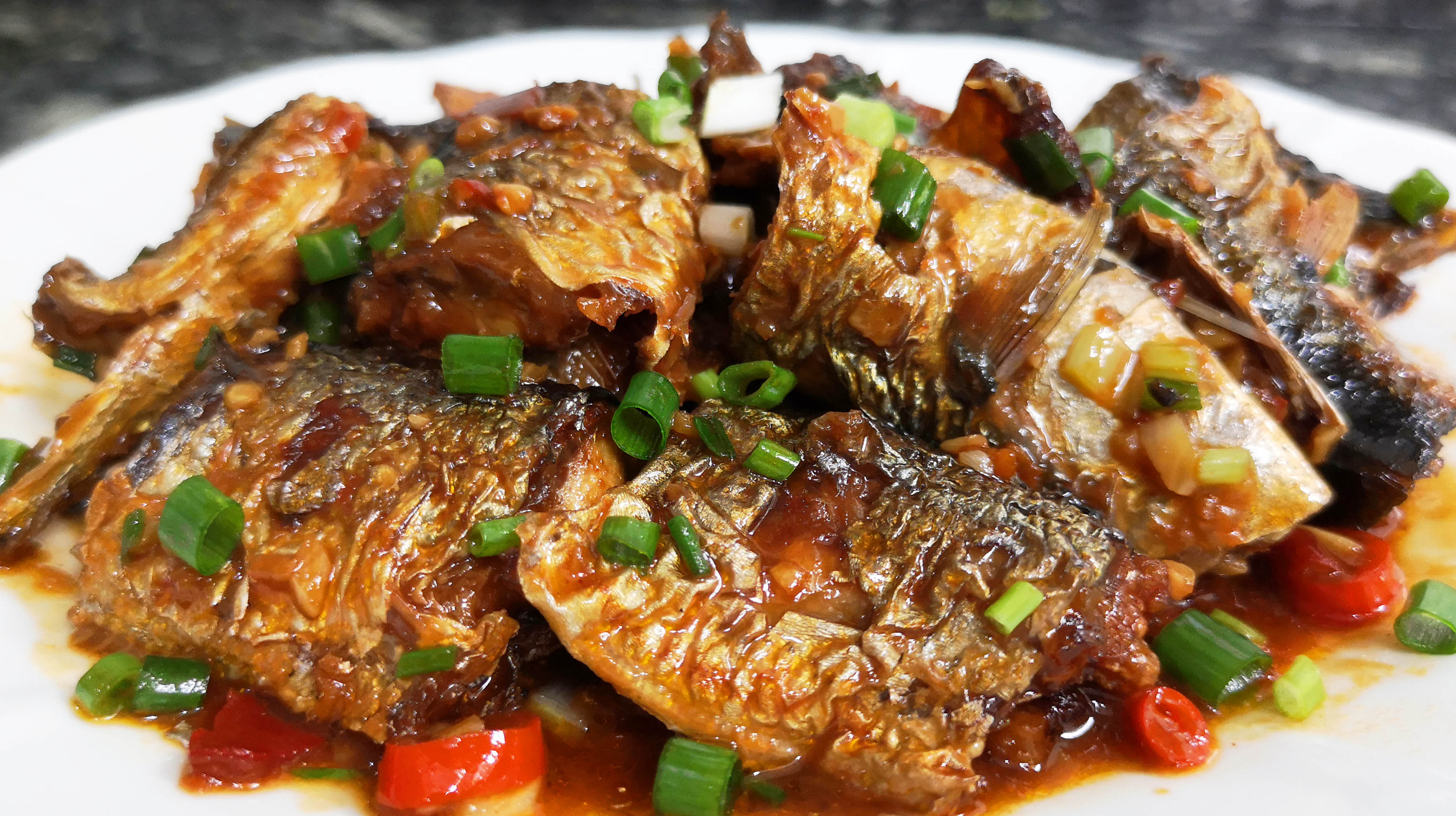 鱼肉最好吃的还是这种家常做法,比饭店的都好吃,一顿一盘不够吃