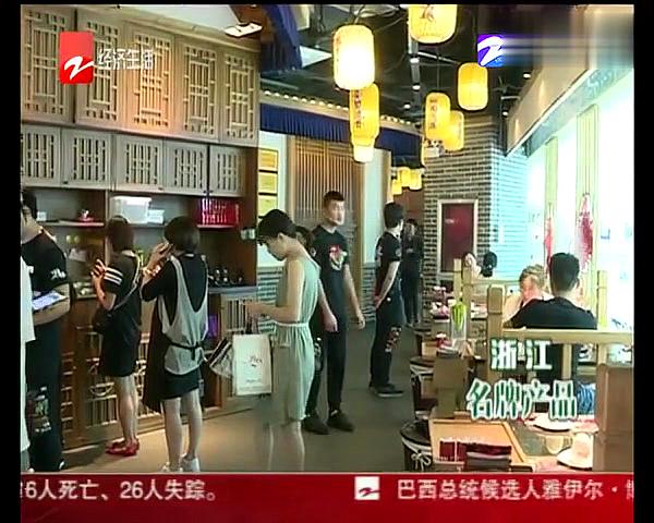 鲜鸭血似软糖,煮不烂夹不断