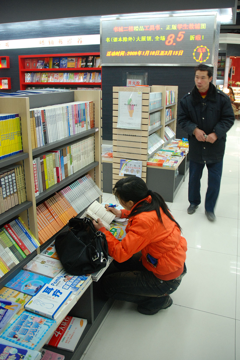 贵州省电子信息高级技工学校招生办电话是多少？