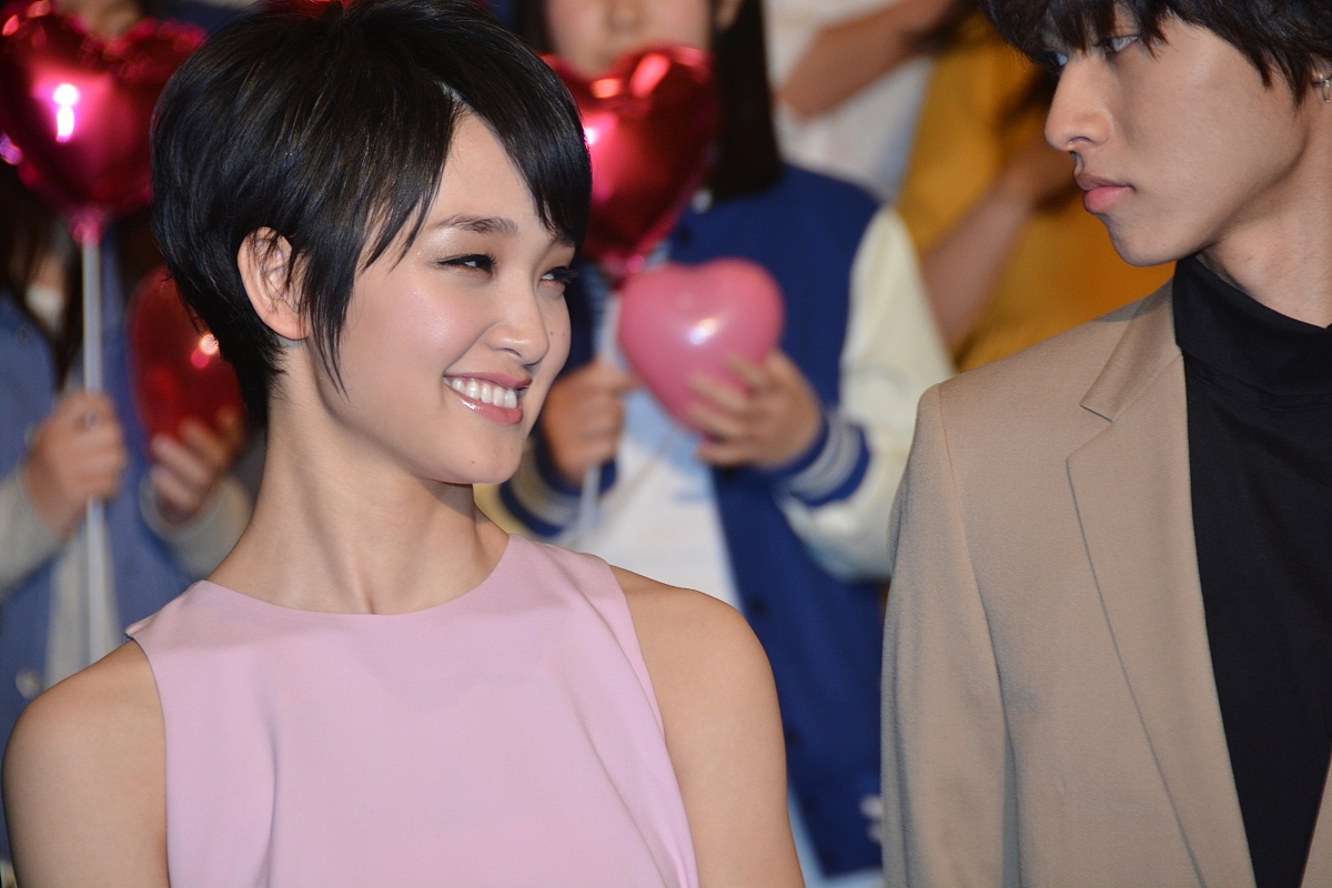 2014年04月12日,东京,电影《l·dk》首映礼.***_***山崎贤人(右),刚力