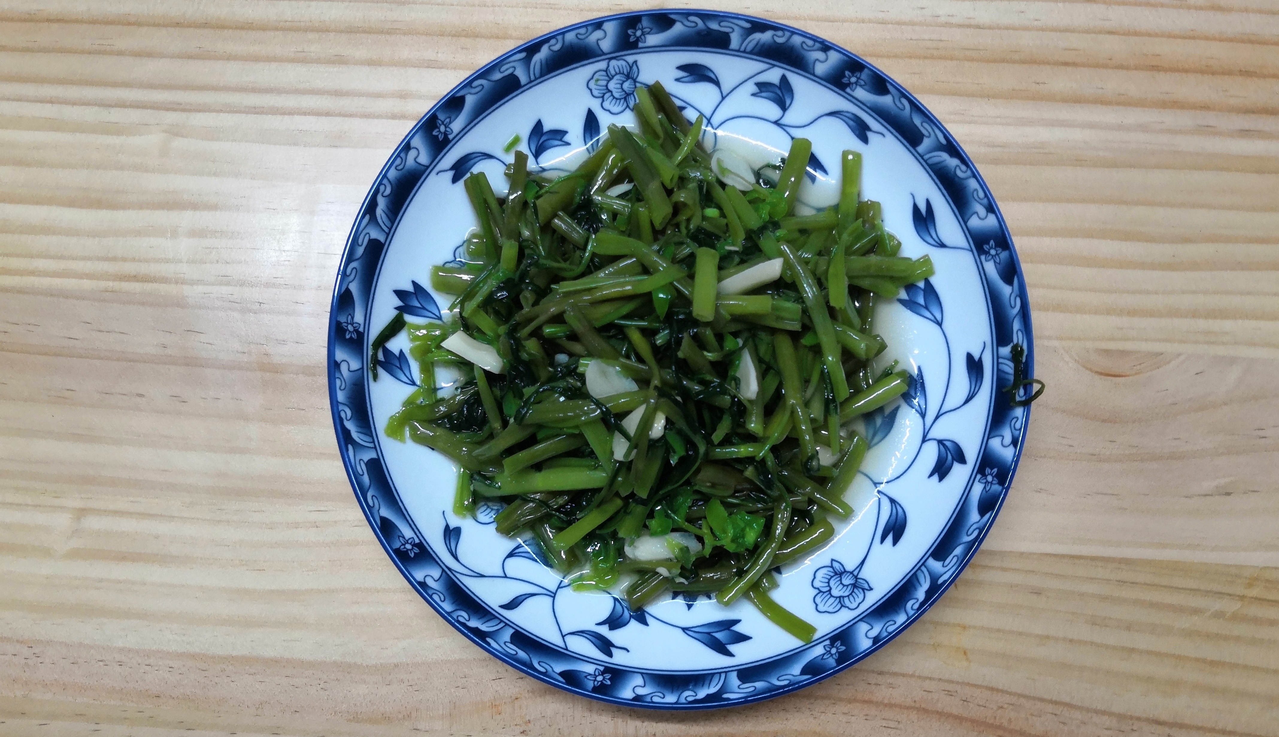 在超市买到坏的猪肉,最后只能吃个素炒空心菜,诚信去哪里了!