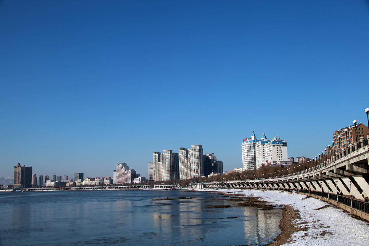 ***_***2013年12月1日,中国东北吉林省北国江城吉林市,松花江畔冬日风