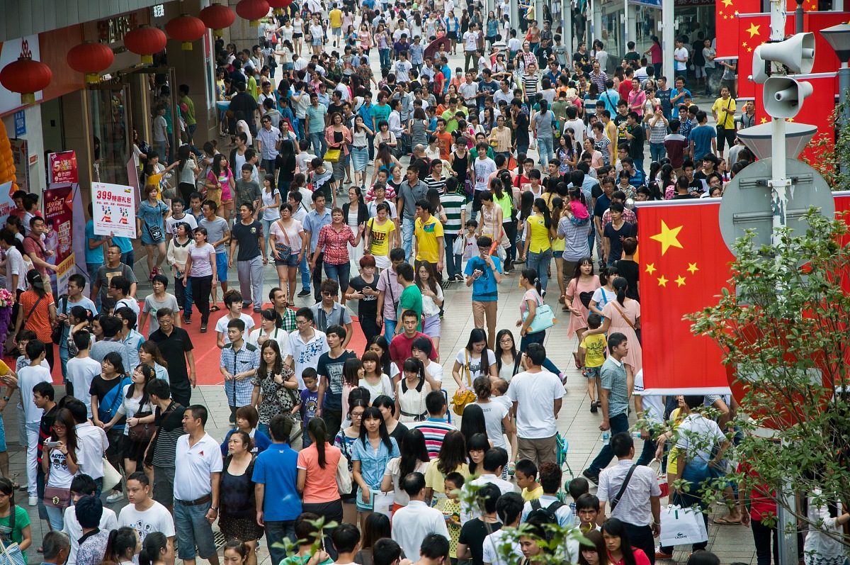 写一篇五一长假各地旅游潮文章