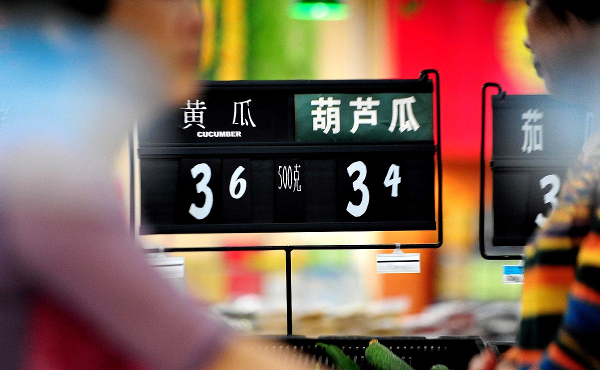 ***_***2012年5月11日,在江西省九江市一超市蔬菜价格牌上的黄瓜3.6元
