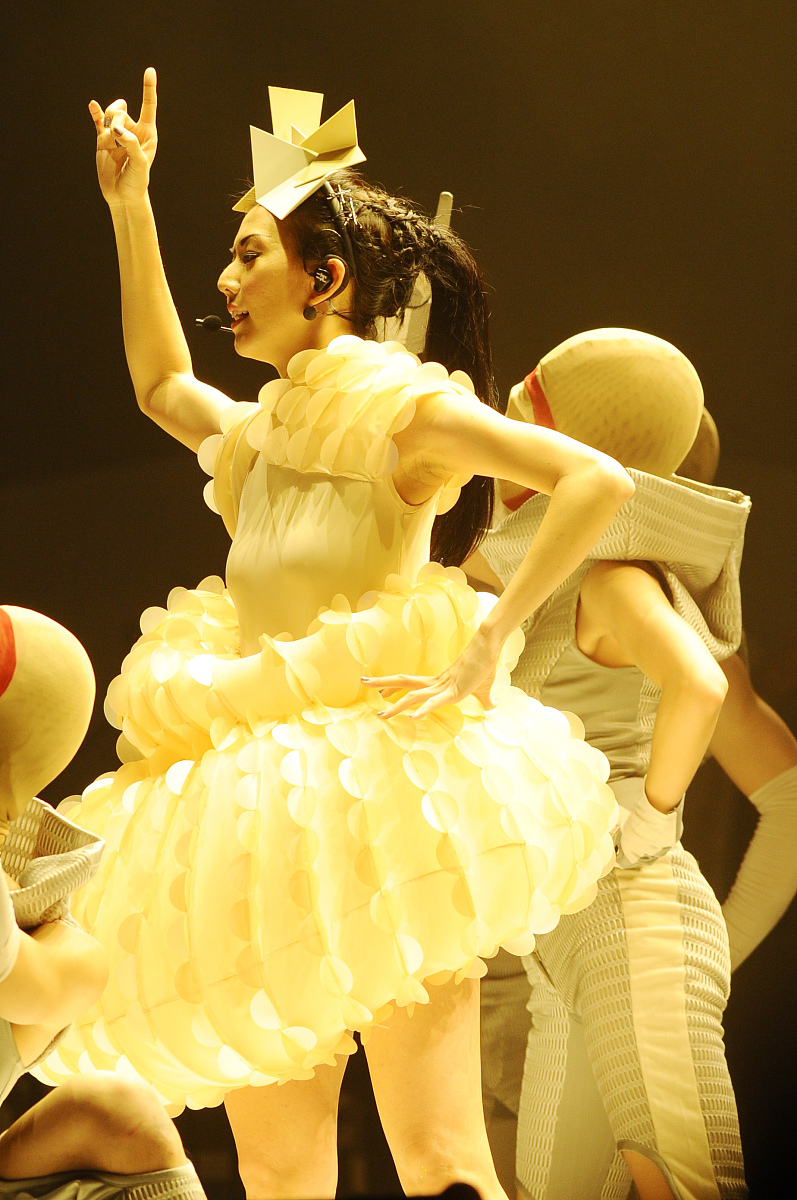 2010年2月5日,香港,孙燕姿在香港红馆举行了"答案是.孙燕姿2010世界巡