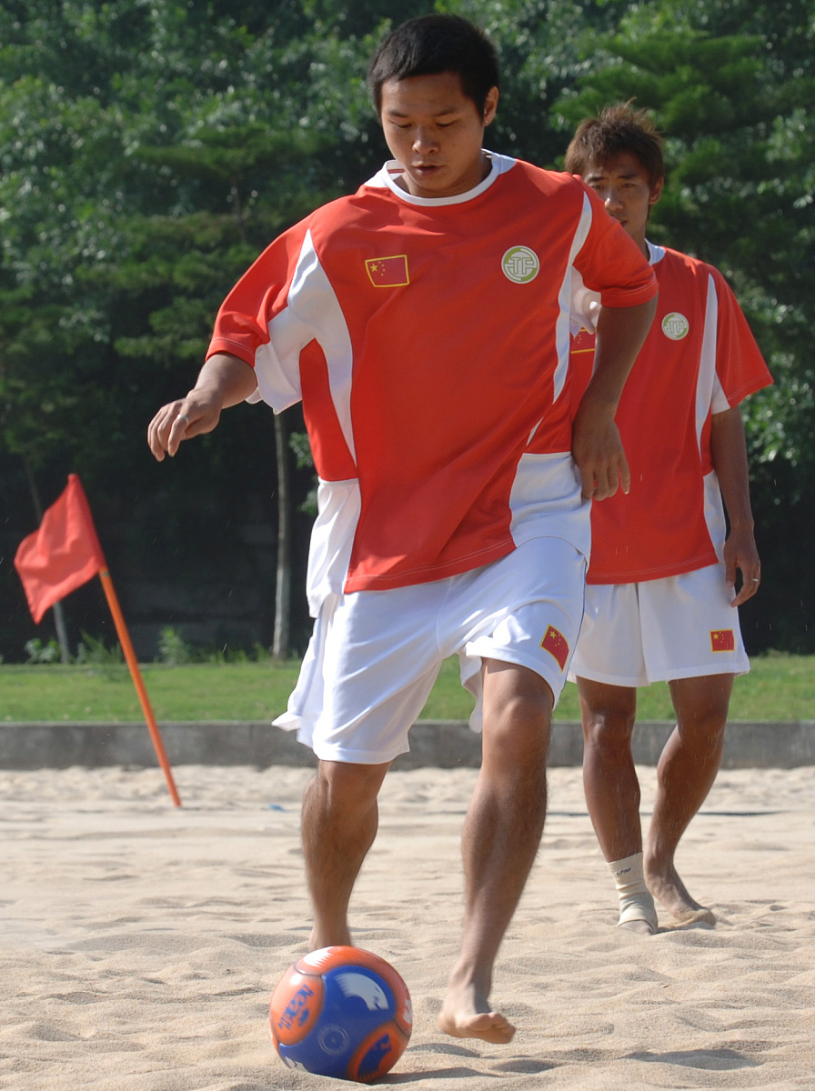 2006年5月14日,中国沙滩足球集训队在厦门鼓浪屿,进行出征"沙滩足球世