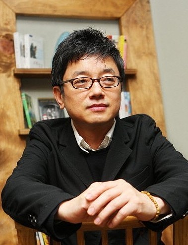 许三观卖血记文学分析：现实主义与社会主义现实主义