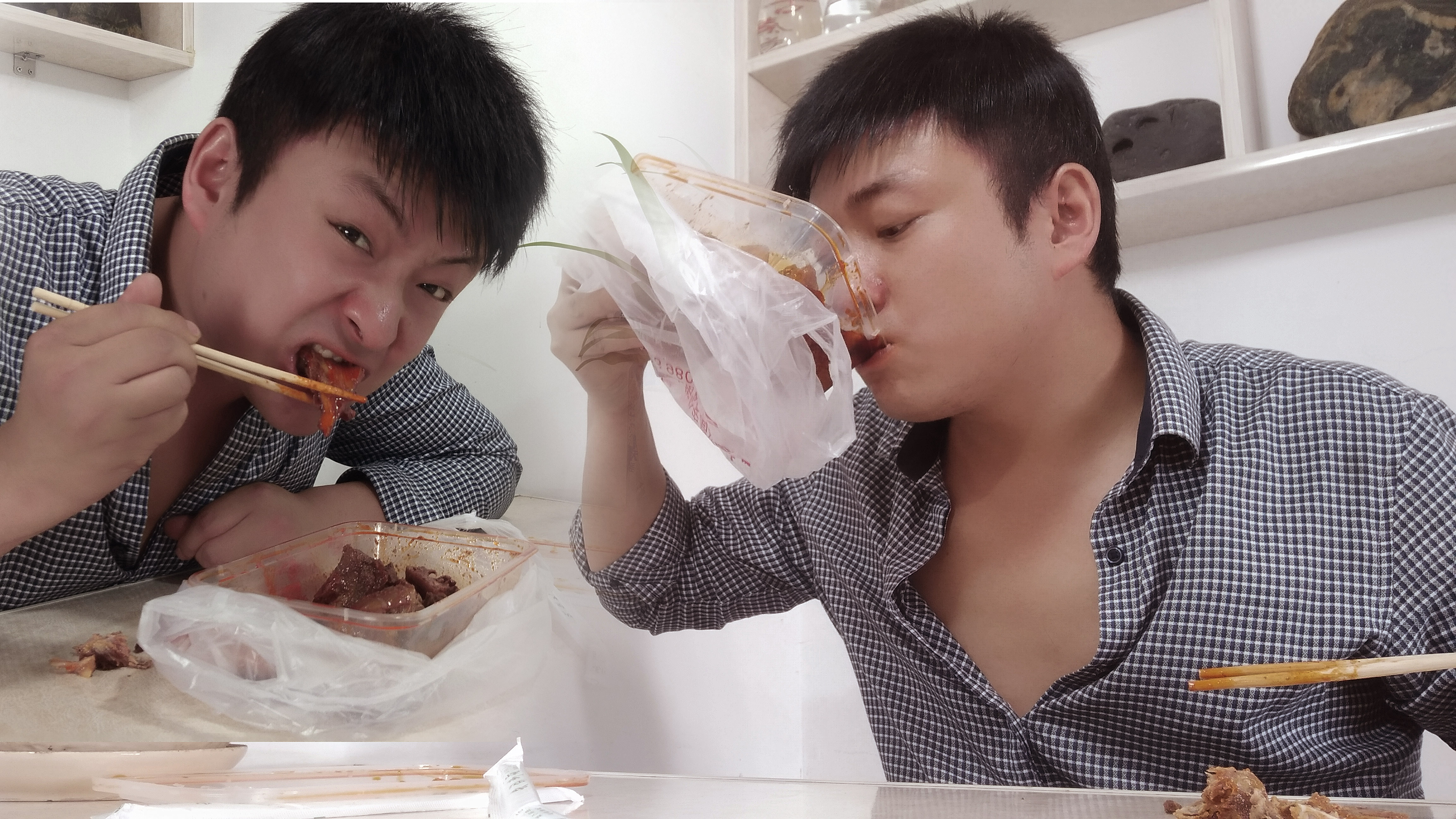 试吃一天卖500斤的麻辣鸡,料汁都没放过,能比肯德基好吃?