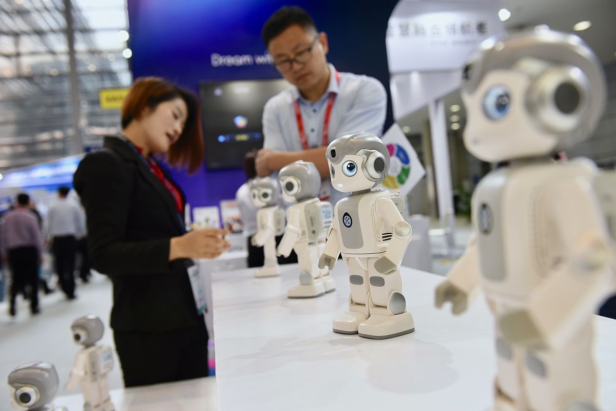 优必选机器人. 2019年4月9日,广东深圳,第七届中国电子信息博览会(cit