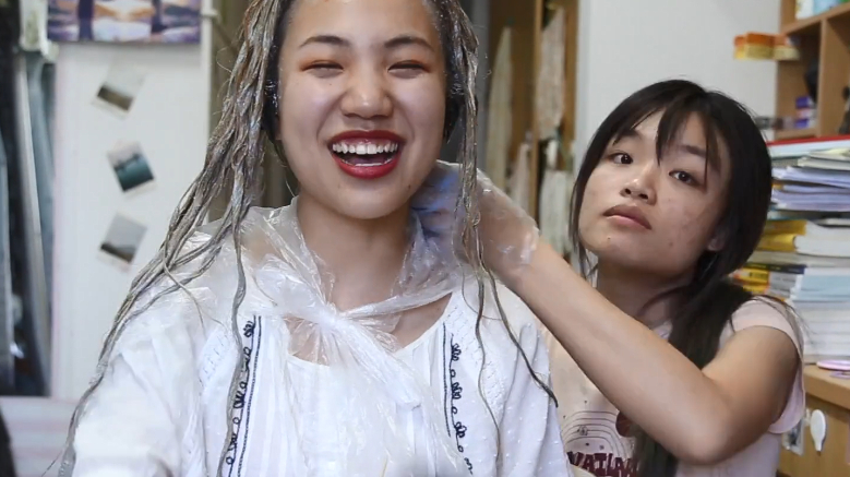 宿舍漂发diy漂头,及腰泡面长发漂到白